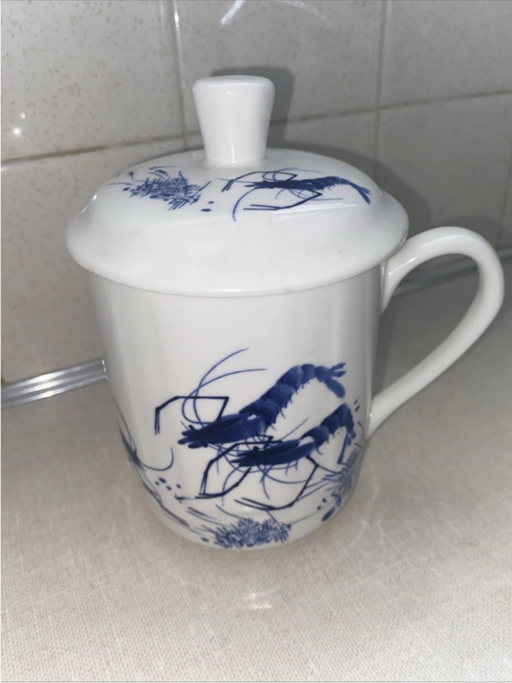 VTG Shrimp Motif Bone China Coffee tea Mugs With Lid White Blue‎